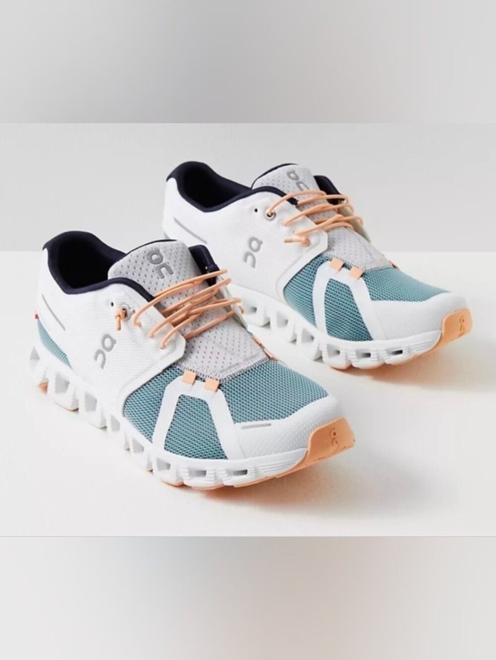 On Cloud 5 Push  Women's White/Cobble Size 6.5